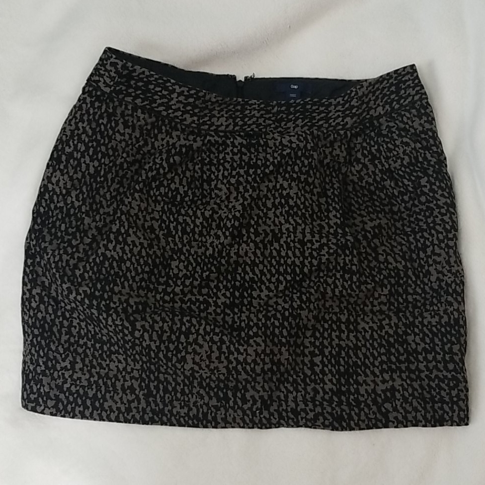 Pocketed Gap Skirt